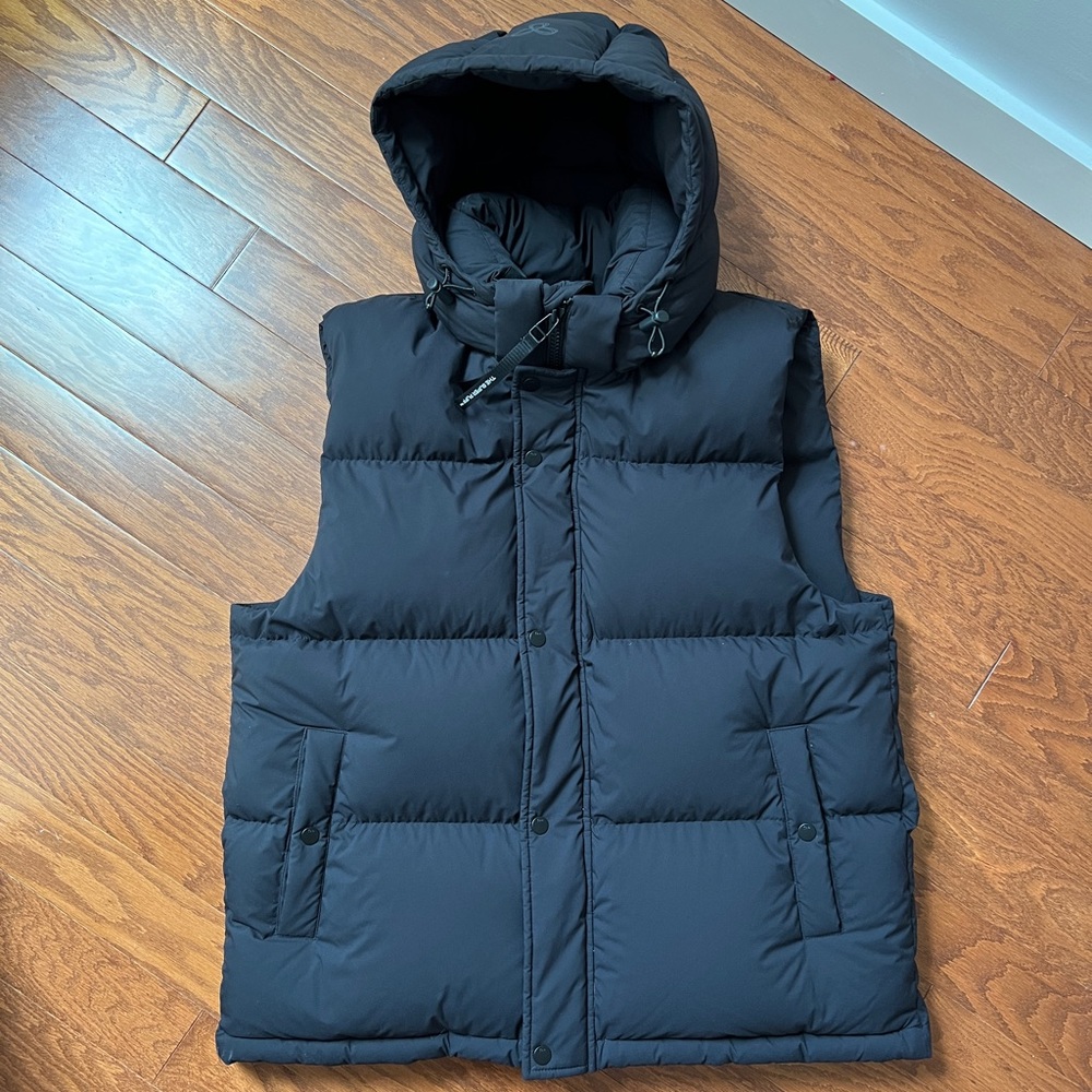 Super Puff TNA Vest from Aritzia